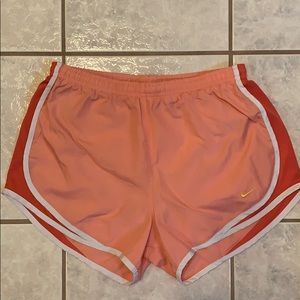 Nike Tempo Shorts Peachy/Salmon M